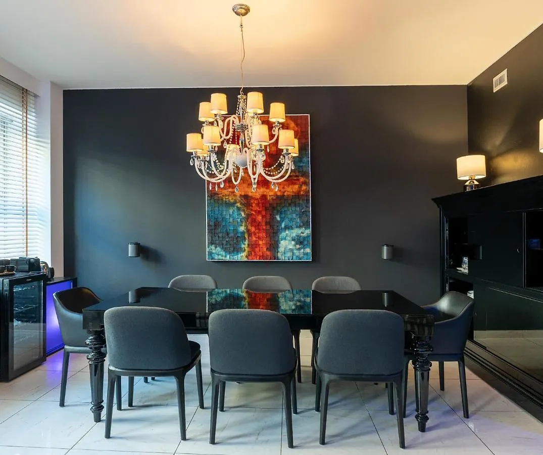 The King Of Milan Hotel