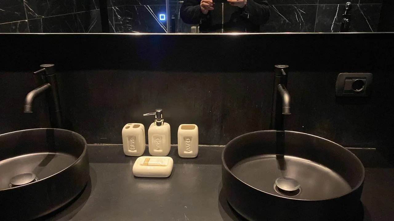 The King Of Milan Hotel